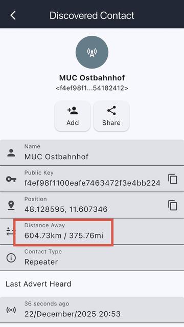 Die Meshcore App zeigt einen neu entdeckten Kontakt an der Luftlinie 604 km entfernt ist und laut gesendeten GPS-Daten irgendwo am Münchner Ostbahnhof steht
